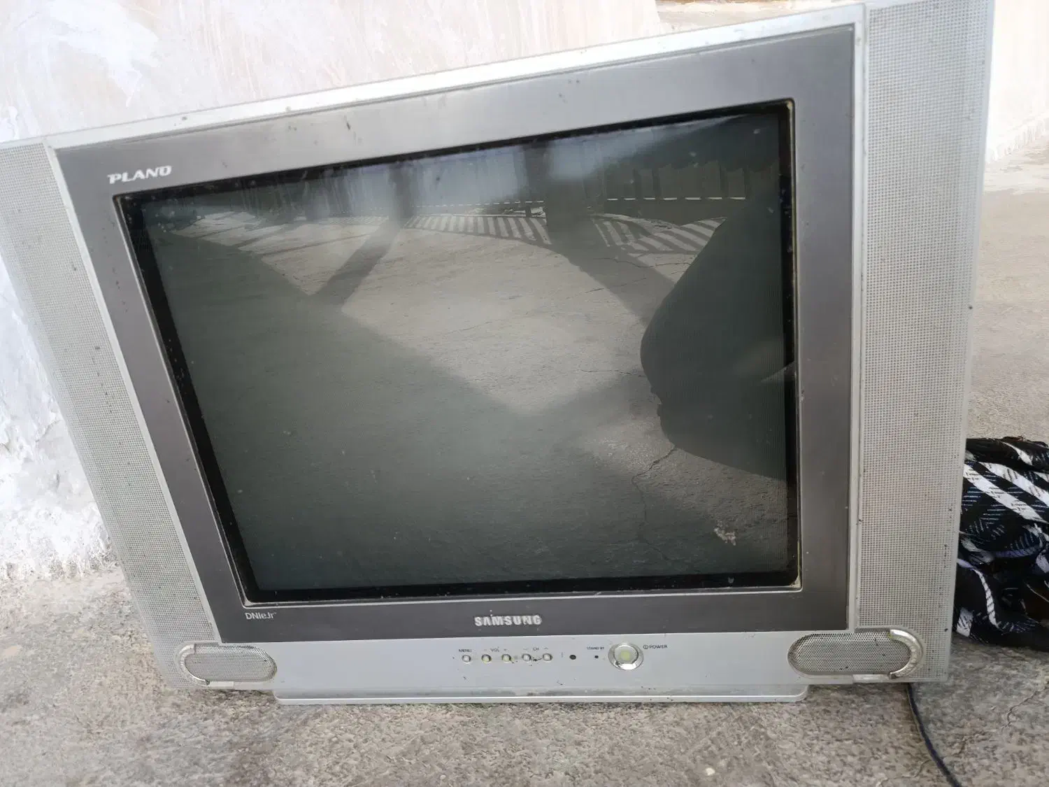 تلویزیون قدیمی|تلویزیون و پروژکتور|همدان, |دیوار