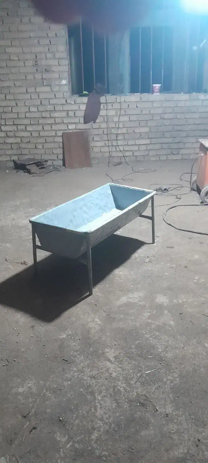 آخور وآبخوری گوسفند و گاو|حیوانات مزرعه|بهار, |دیوار