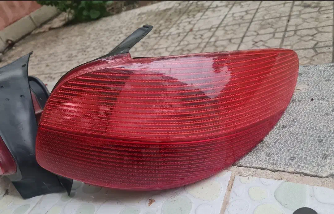 چراغ جلو وخطر ۲۰۶ سالم بدون شکستگی|قطعات یدکی و لوازم جانبی|آباده, |دیوار