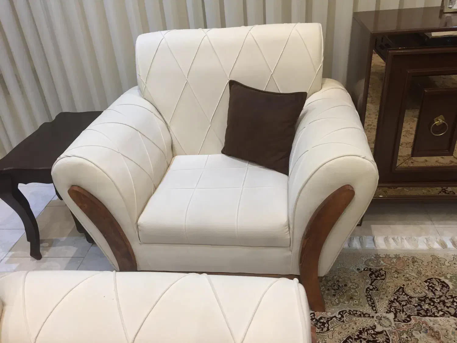 مبل هفت نفره|مبلمان خانگی و میز عسلی|رشت, خمیران زاهدان|دیوار