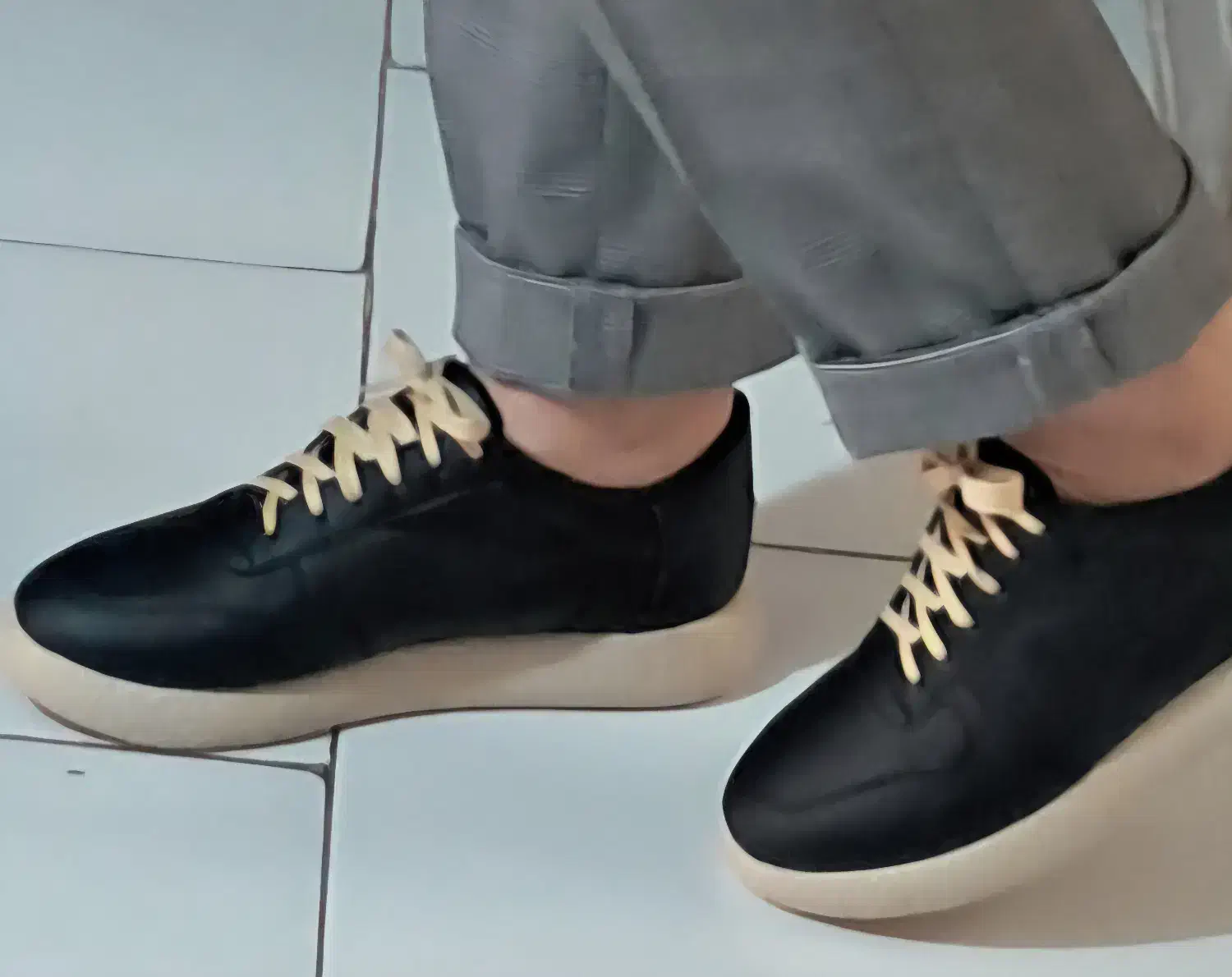 کفش کتونی|کیف، کفش، کمربند|صدرا-فارس, فاز ۱|دیوار