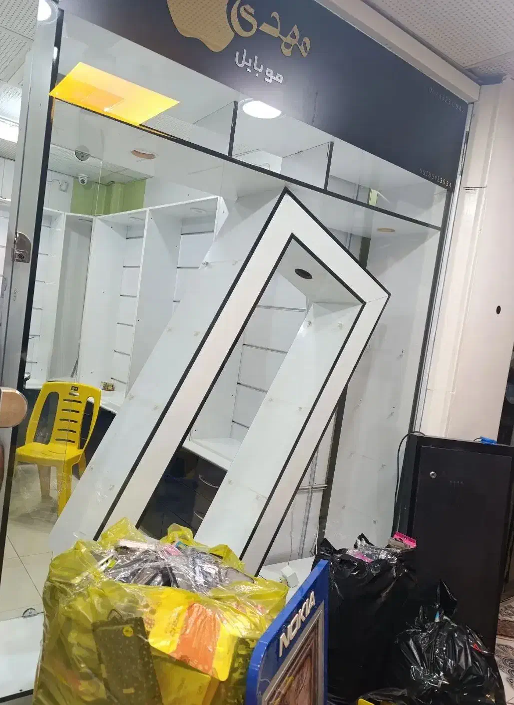 ویترین مغازه موبایل فروشی|فروشگاه و مغازه|ایلام, |دیوار