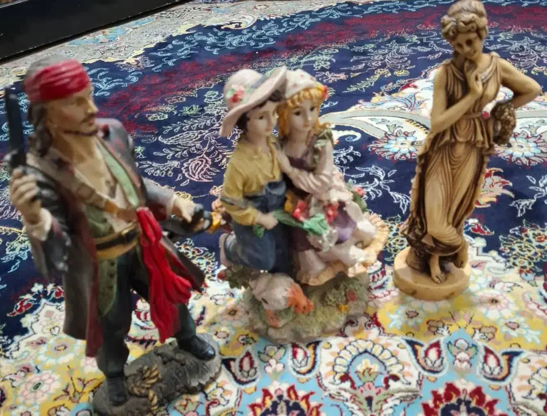 مجسمه سه تاشون بزرگ هستن|مجسمه، تندیس، ماکت|آبادان, |دیوار