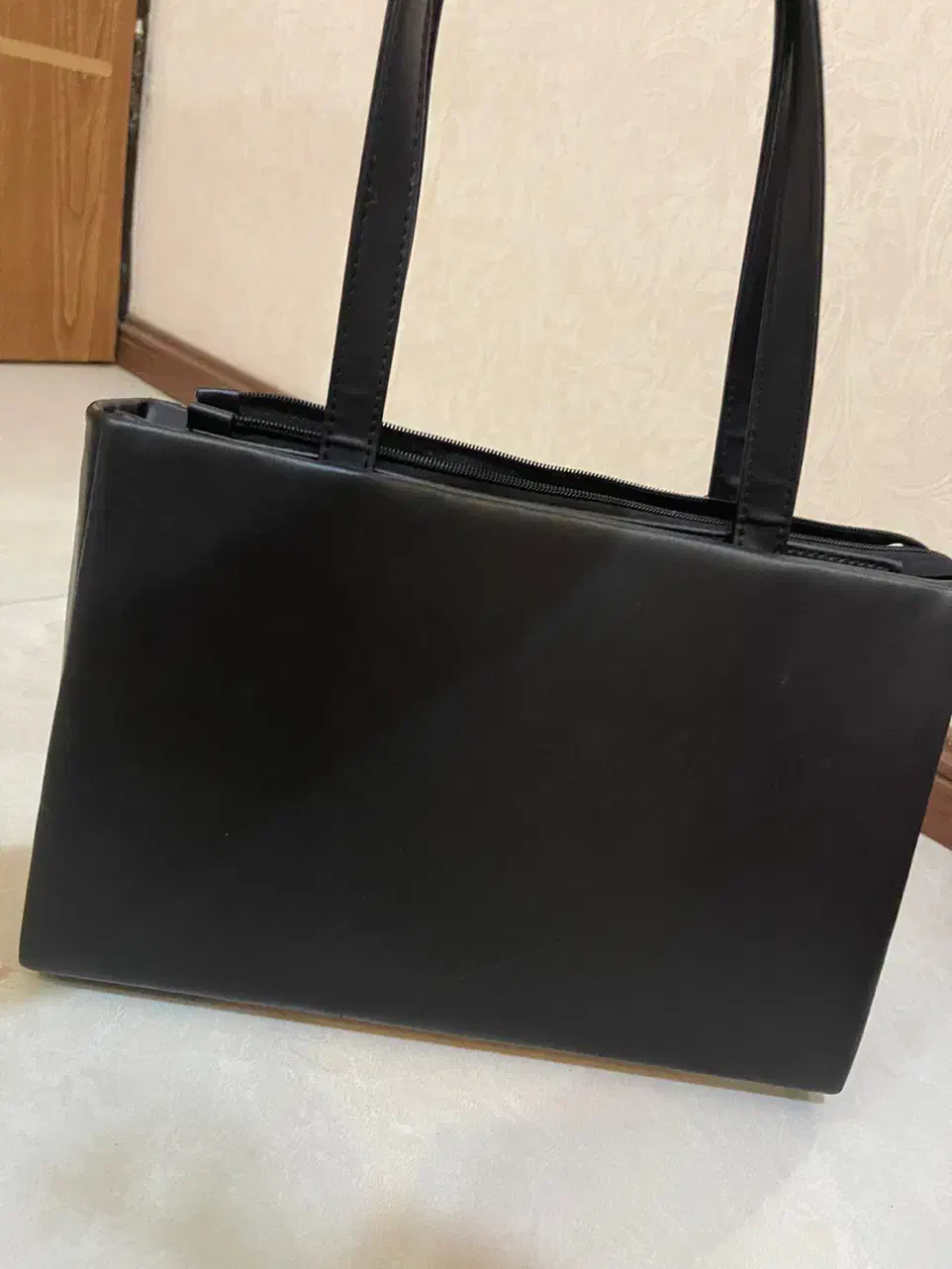 کیف|کیف، کفش، کمربند|رشت, فلسطین|دیوار