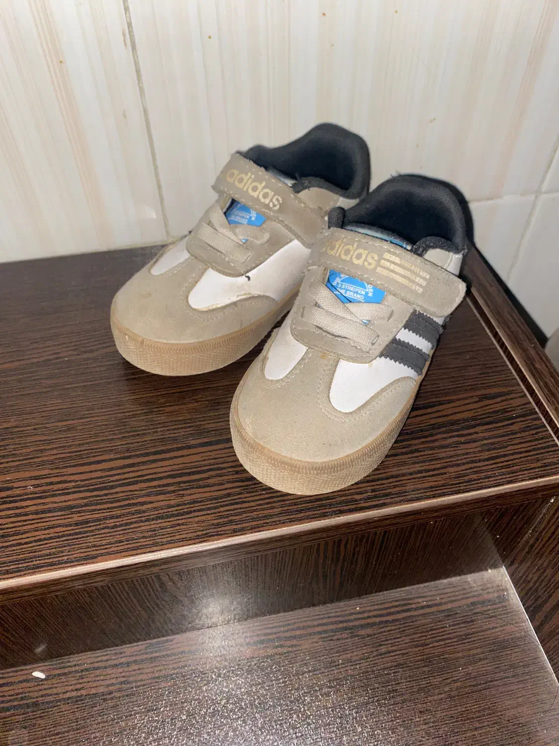 کتانی و صندل|کفش و لباس بچه|ساری, |دیوار