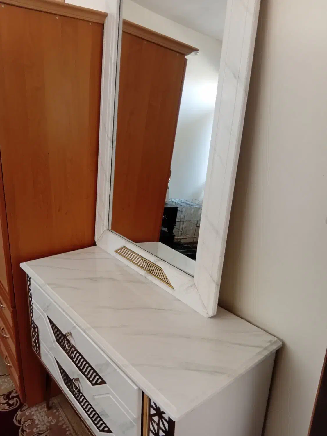 فروش ۳ عدد آیینه و کنسول در حد نو|بوفه، ویترین، کنسول|کازرون, |دیوار