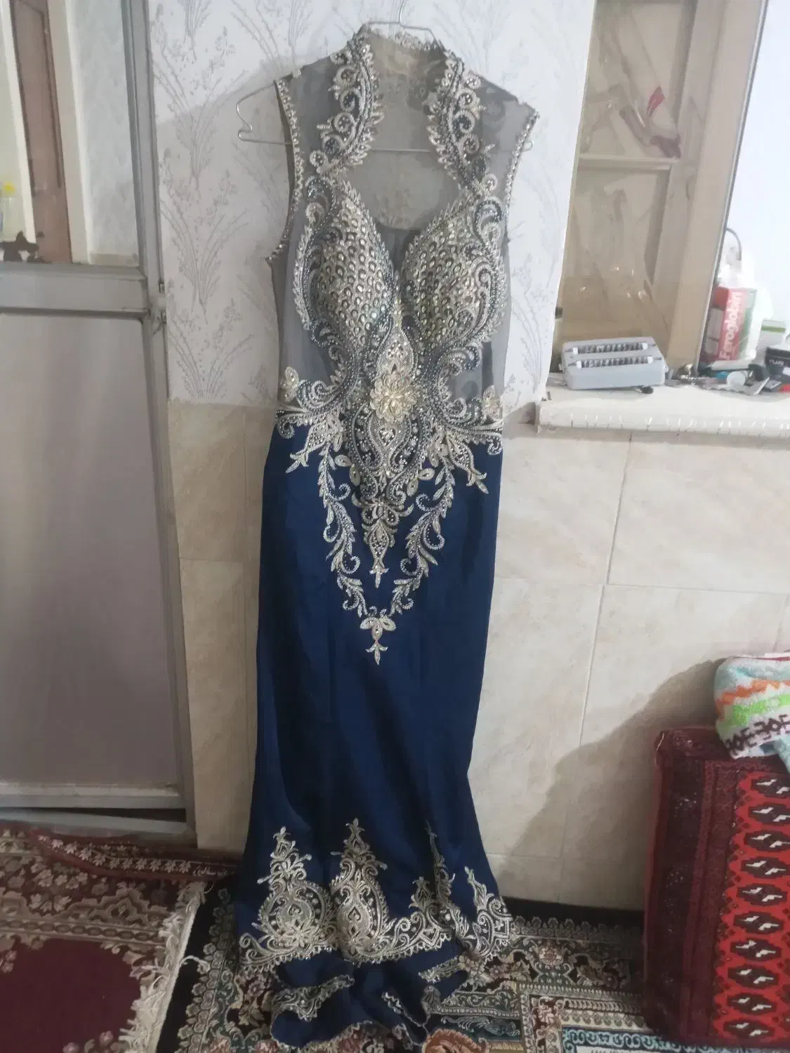 لباس مجلسی قرمزه وسرمه ای دونه ۵۰۰ بقیه ۳۰۰تومن|لباس|سبزوار, قلعه‌نو دهزار|دیوار