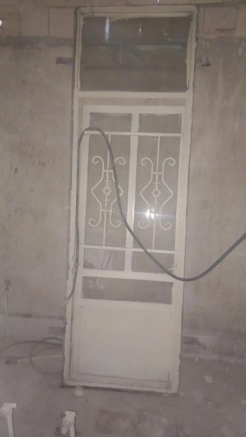 در پنجره اهنی|مصالح و تجهیزات ساختمان|هشتگرد, شهرک راه آهن|دیوار