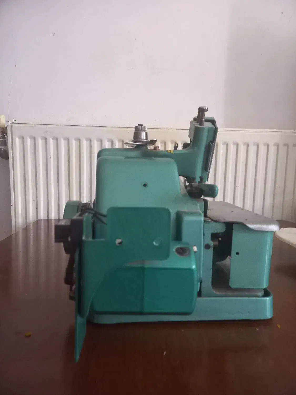 چرخ سردوز سه نخ|چرخ خیاطی و ریسندگی|گلبهار, شهر جدید گلبهار|دیوار