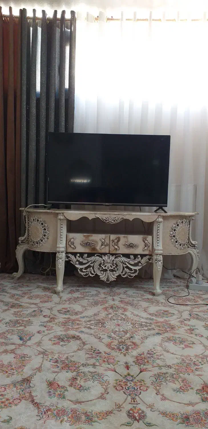 اینه کنسول و میز تلویزیون و ویترین|بوفه، ویترین، کنسول|شاهین‌شهر, شهرک پردیس|دیوار