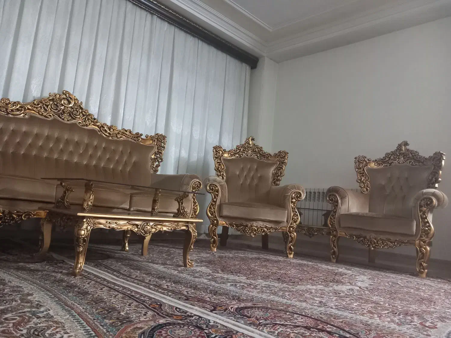 مبل ۹نفره سلطنتی چوب راش|مبلمان خانگی و میز عسلی|هشتگرد, شهرک بعثت|دیوار