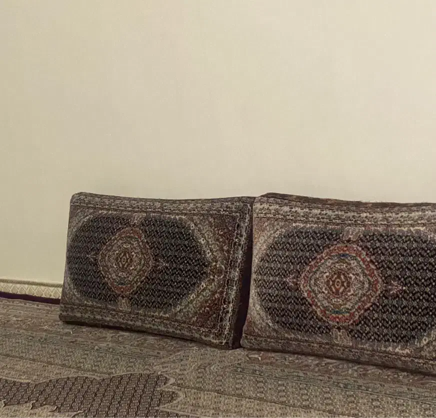 پشتی فشرده|پشتی|بهارستان, |دیوار