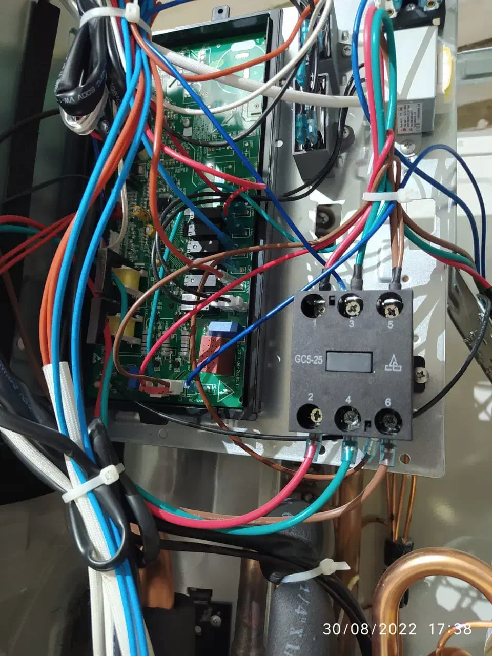 کولر گازی 60هزار ایستاده واسه فضا های بزرگ|کولر گازی و فن‌کوئل|ابریشم, |دیوار