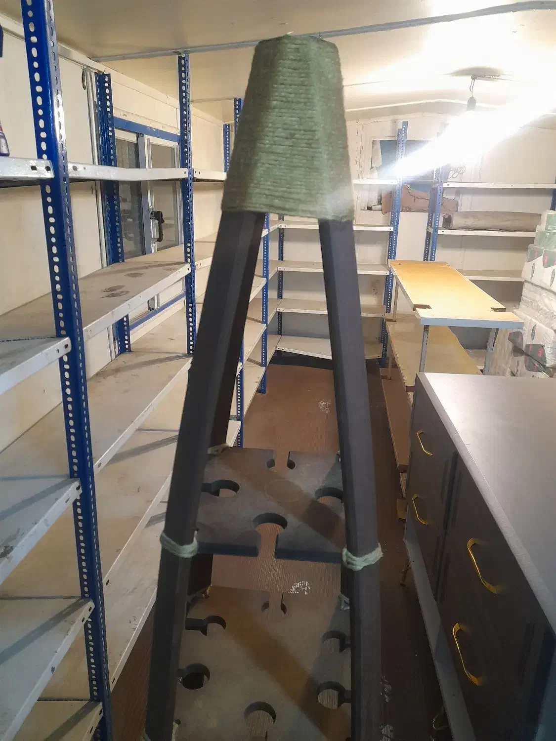 بار چوبی ایستاده جنس خوب و محکم|بوفه، ویترین، کنسول|تهران, شهرک غزالی|دیوار