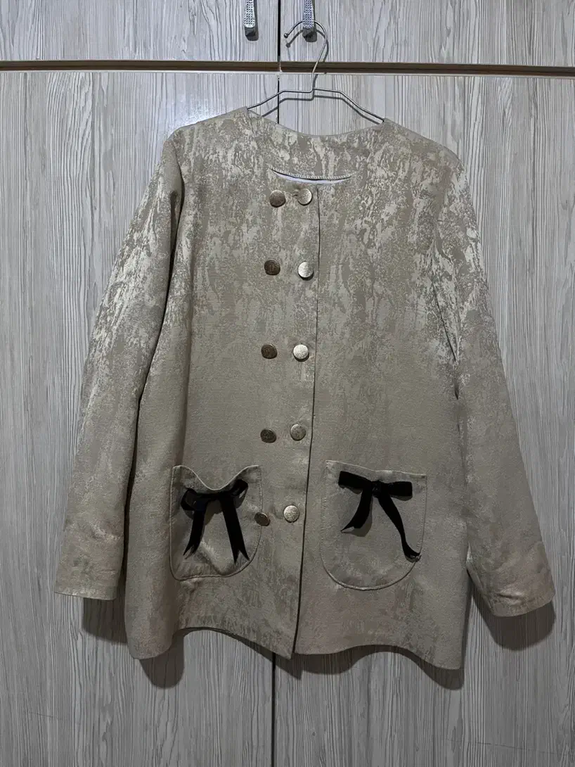 مانتو پاپیونی|لباس|مشهد, هدایت|دیوار