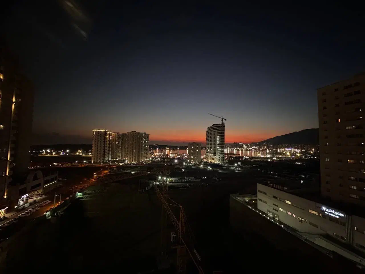 دید عالی دریاچه طبقه دهم سه خواب