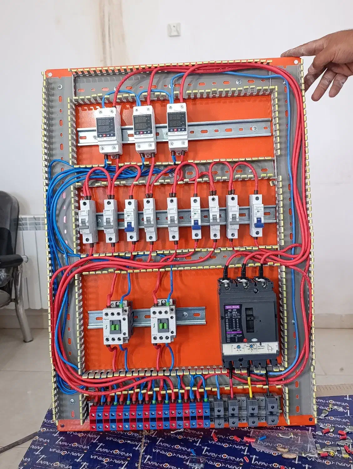 برقکشی صنعتی ومعمولی به صورت حرفه ای|خدمات پیشه و مهارت|بم, |دیوار