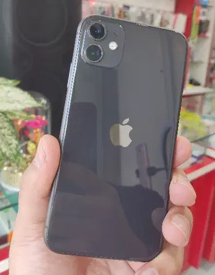 آیفون ۱۱ ۱۲۸ پلمپ باطری ۸۰.فرم کاملا سالم و تمیز.|موبایل|رامسر, |دیوار