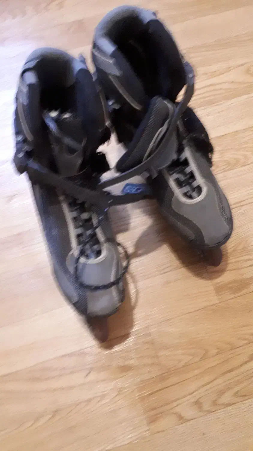 کفش اسکیت حرفه ایی شماره ۴۳|دوچرخه، اسکیت، اسکوتر|رشت, خمیران زاهدان|دیوار