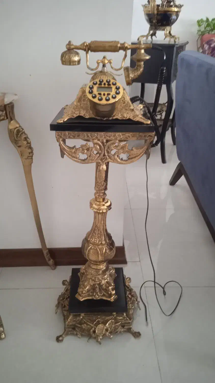 تلفن برنزی پایه دار ایستاده|تلفن رومیزی|قرچک, مهدیه|دیوار