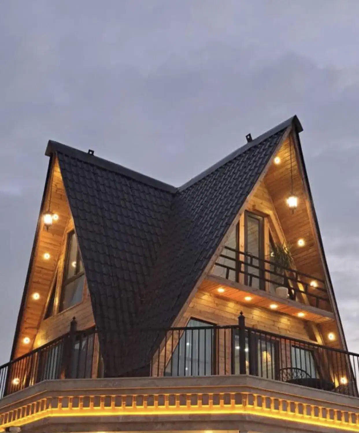 کلبه سوئیسی تک خواب با جکوزی۲نفره تراس دارلب ساحل|اجارهٔ کوتاه‌مدت ویلا و باغ|بندر انزلی, اطبا|دیوار