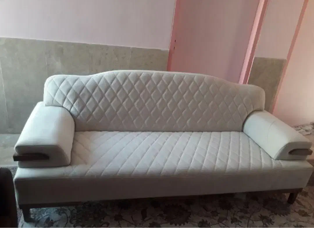 مبل راحتی ۷نفره|مبلمان خانگی و میز عسلی|شاهین‌شهر, شهرک منازل چوبی|دیوار