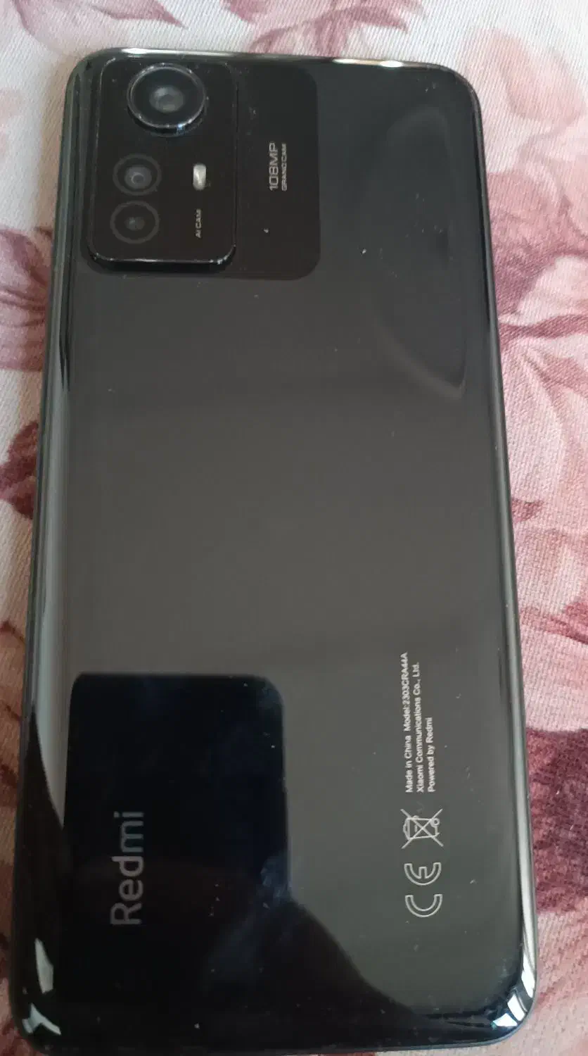 گوشی بسیار عالی است|موبایل|آران و بیدگل, |دیوار