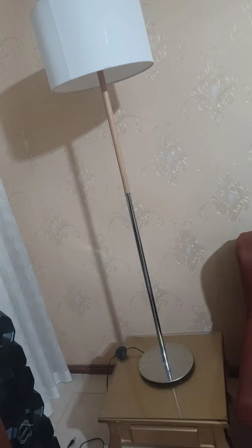 چراغ خواب|چراغ خواب و آباژور|گلبهار, شهر جدید گلبهار|دیوار