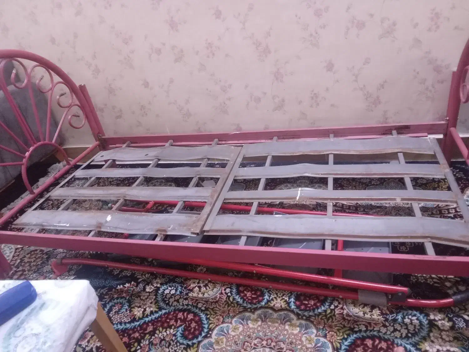 تخت یک نفره فلزی|تشک تختخواب|خرامه, |دیوار