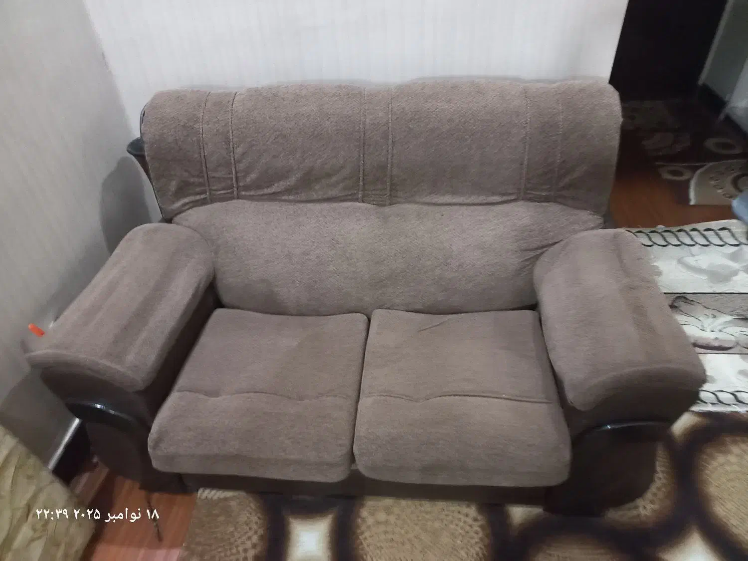 مبل|مبلمان خانگی و میز عسلی|اصفهان, باغ فدک|دیوار