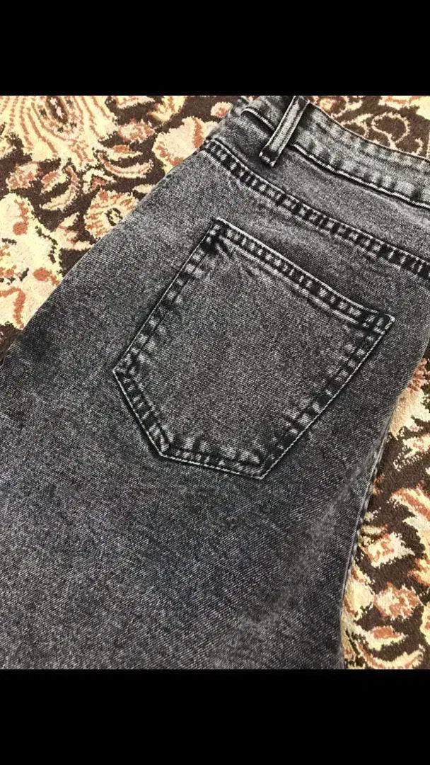 شلوار جین طوسی|لباس|لاهیجان, انقلاب|دیوار