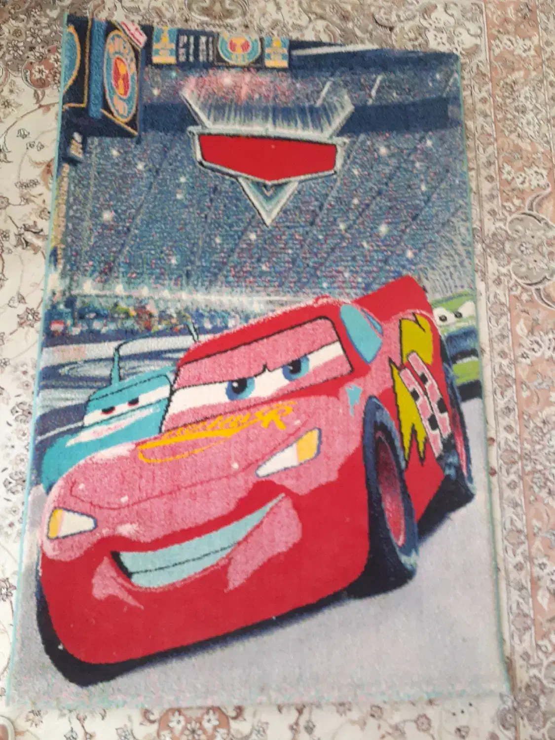 قالیچه اتاق کودک،روتختی و ساعت در حد نو|فرش|خمین, |دیوار