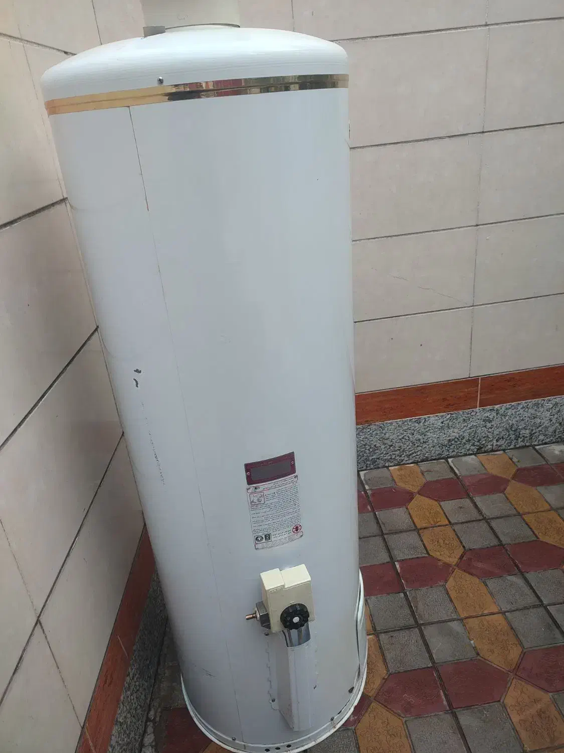 ابگرمکن سالم تمیز|آبگرمکن، پکیج، شوفاژ|خوی, |دیوار