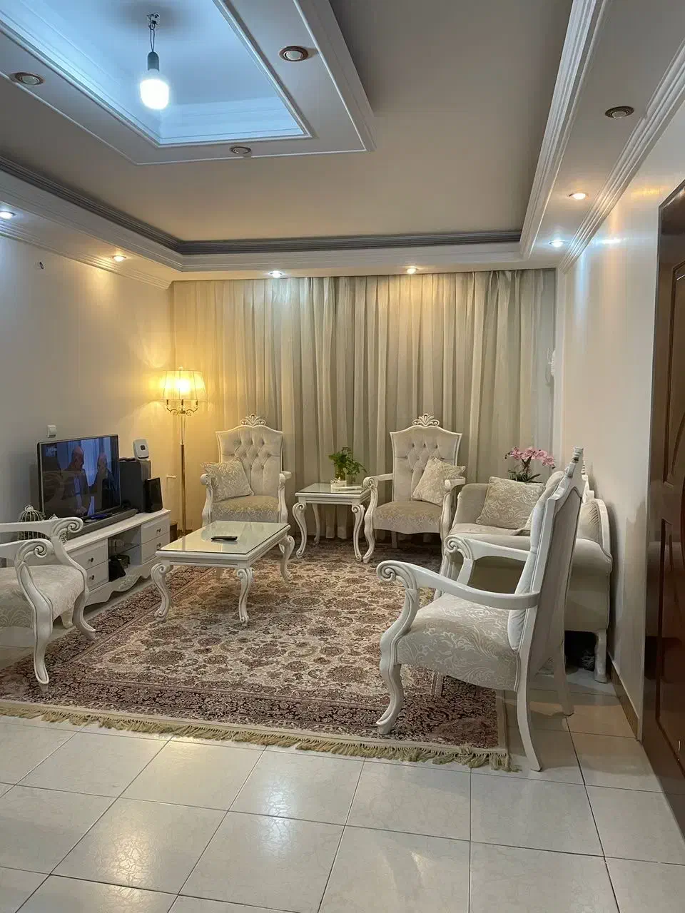 مبل هفت نفره ، میز ناهار خوری ۸ نفره در حد نو|مبلمان خانگی و میز عسلی|تهران, افسریه شمالی|دیوار