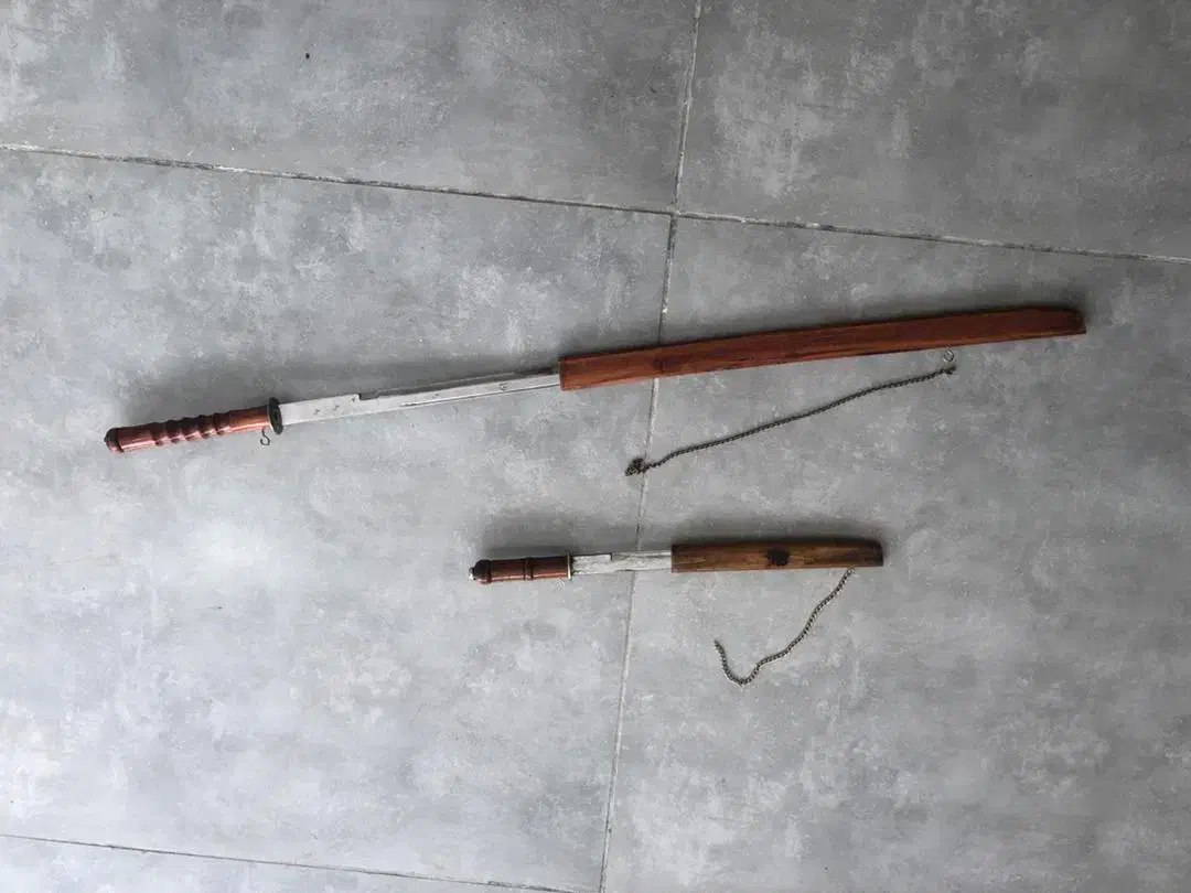 شمشیر و خنجر کلکسیونی|کلکسیون اشیاء عتیقه|تبریز, |دیوار