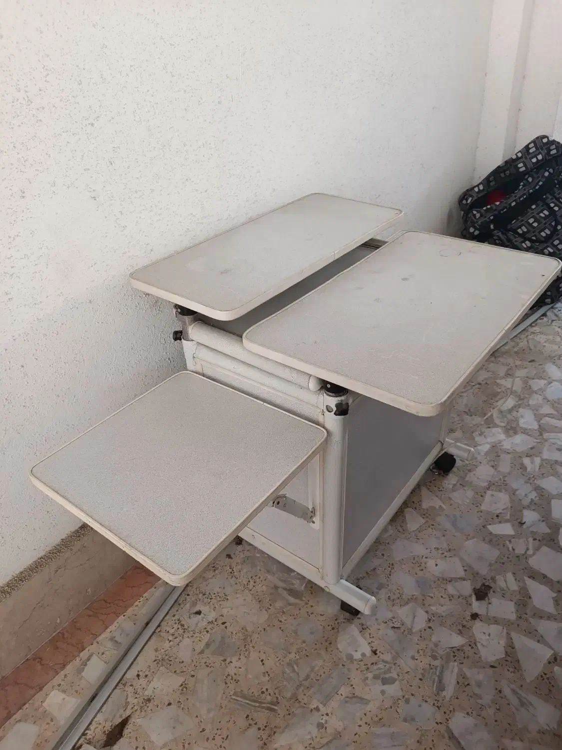 میز کامپیوتر بدون هیچگونه خرابی|میز تحریر و کامپیوتر|رشت, دیلمان|دیوار