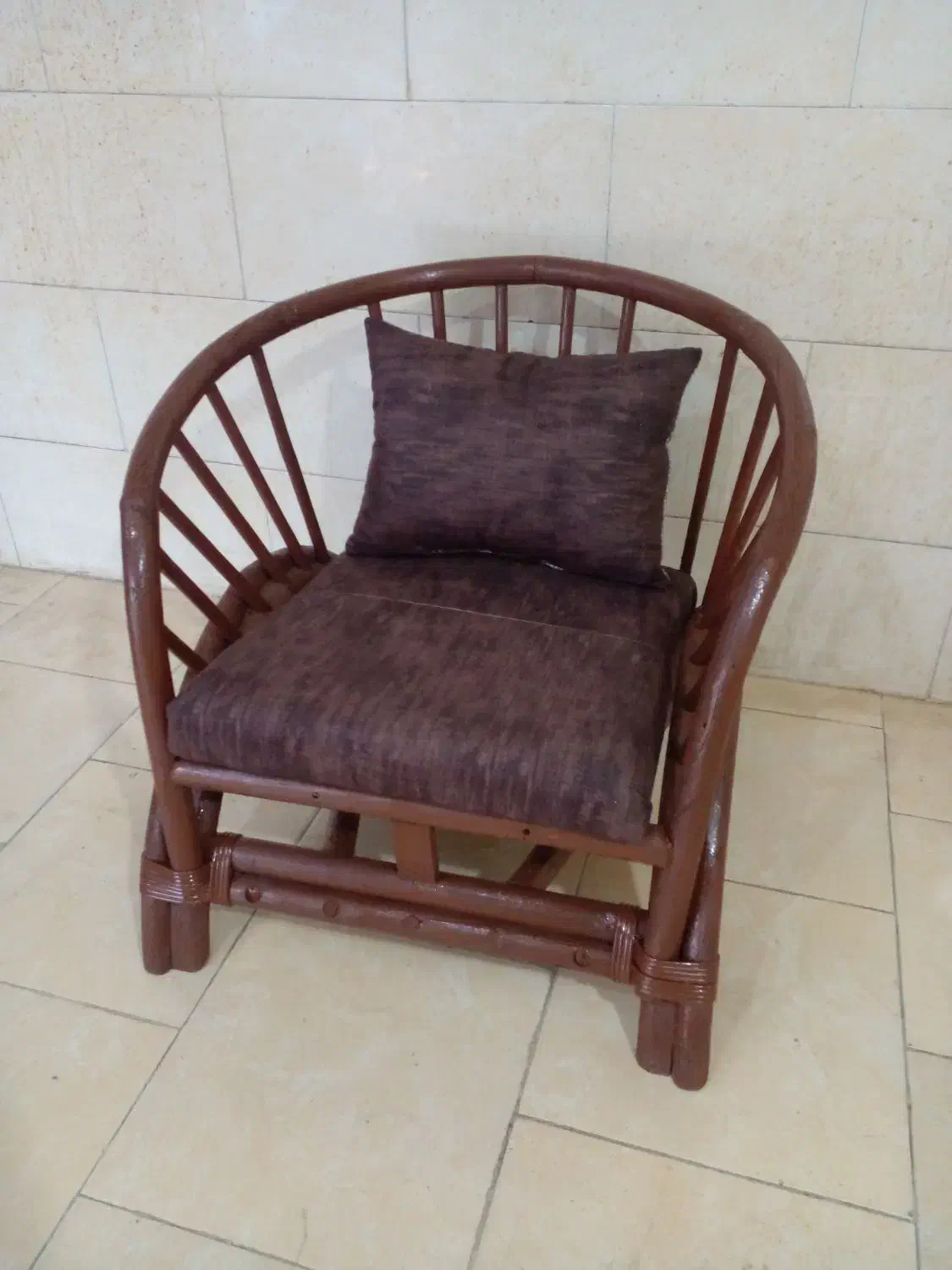 صندلی چوبی|صندلی و نیمکت|رباط‌کریم, رباط‌کریم|دیوار