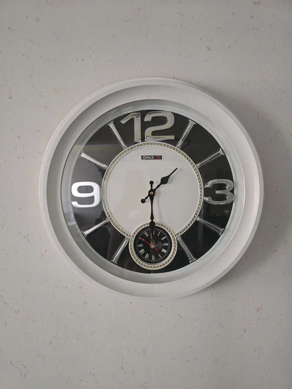 ساعت دیواری بسیار تمیز|ساعت دیواری و تزئینی|سمنان, |دیوار