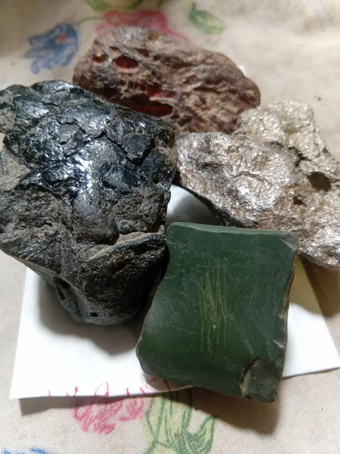 سنگ|جواهرات|شاهین‌شهر, گزبرخوار|دیوار