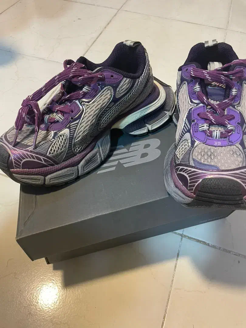 کتونی بالنسیا|کیف، کفش، کمربند|اندیشه, اندیشه فاز ۱|دیوار