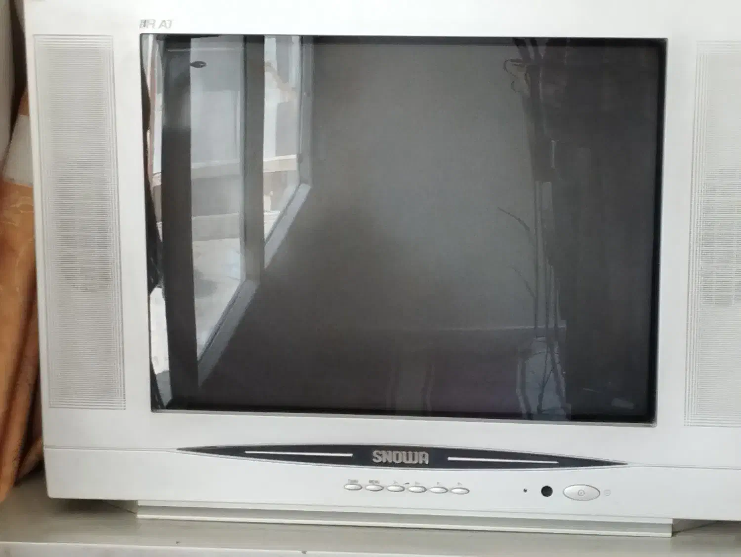 تلویزیون صفحه تخت اسنوا|تلویزیون و پروژکتور|اصفهان, دستگرده|دیوار