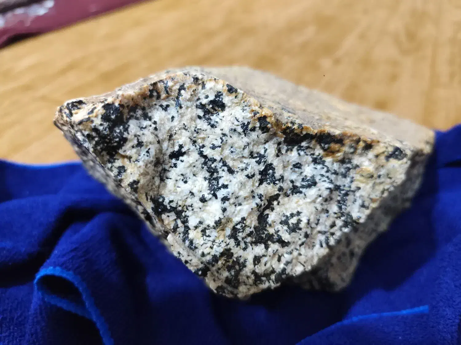 سنگ با ارزش|کلکسیون اشیاء عتیقه|صحنه, |دیوار