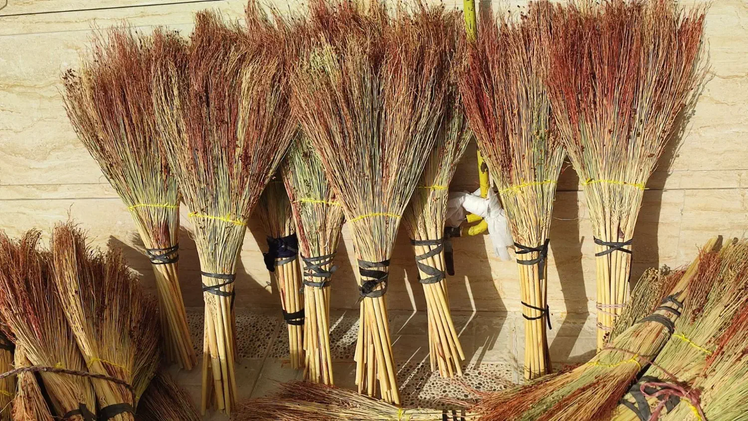 جارو|لوازم نظافت|الشتر, |دیوار