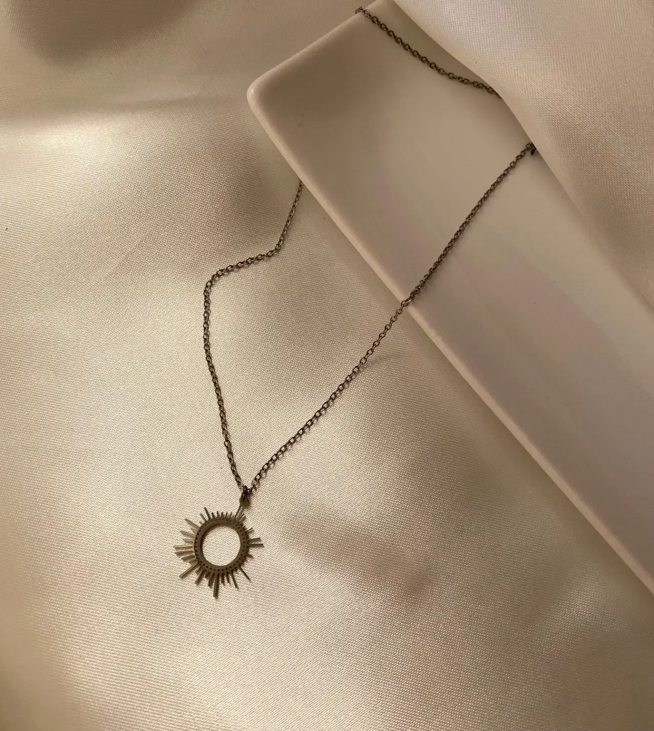 گردنبند خورشید|بدلیجات|قم, بنیاد|دیوار