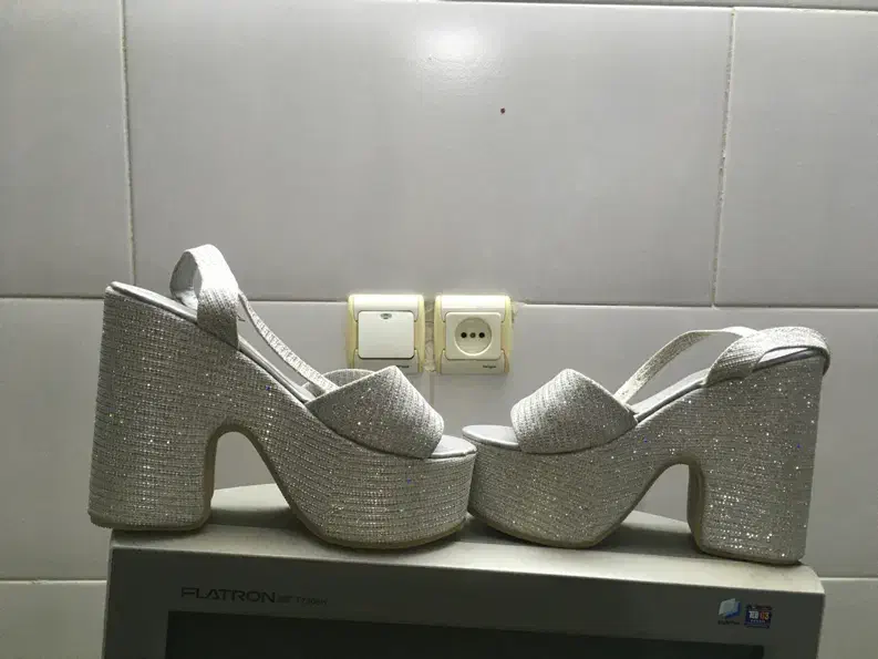 کفش عروس وپاشنه|کیف، کفش، کمربند|کاشان, نوش آباد|دیوار