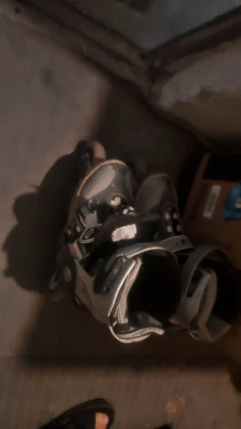 کفش اسکیت|دوچرخه، اسکیت، اسکوتر|صدرا-فارس, فاز ۱|دیوار