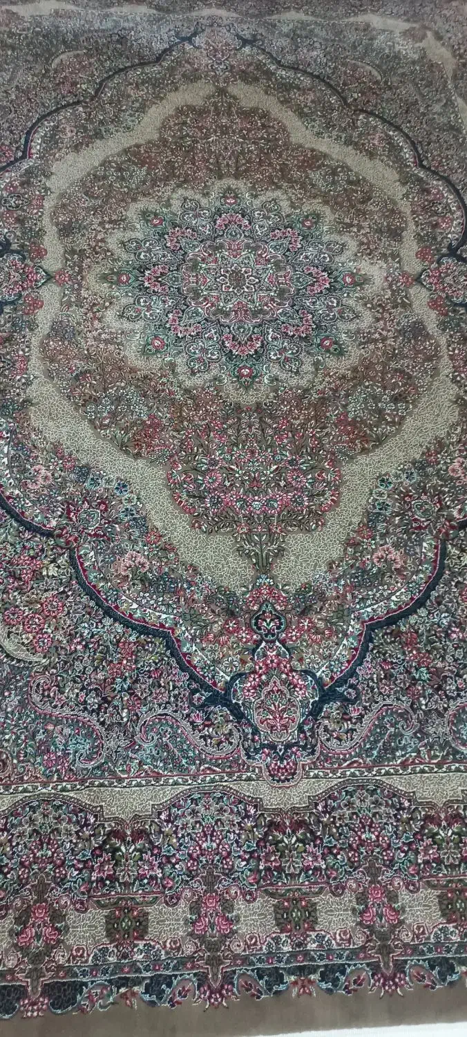 فرش ۶متری ۷۰۰شانه زمرد مشهد|فرش|بروجرد, |دیوار