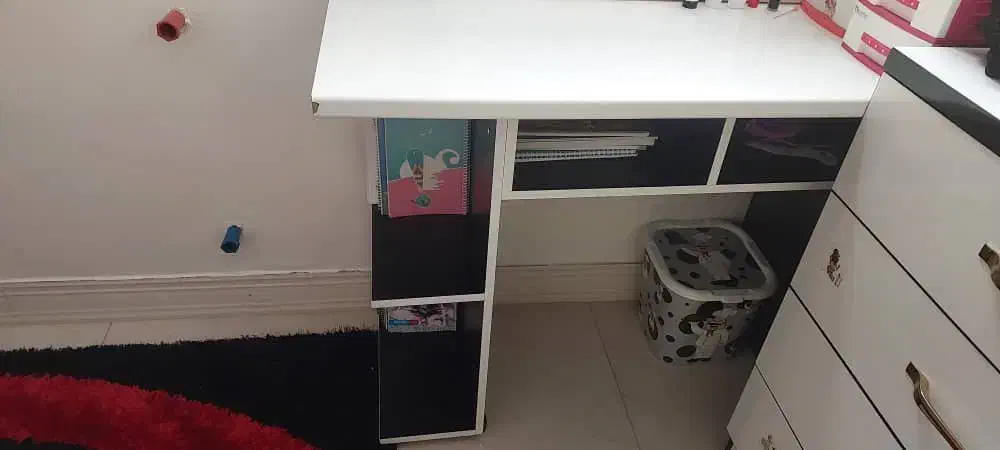 تخت خواب و میز تحریر|تخت و سرویس خواب|شهرکرد, |دیوار