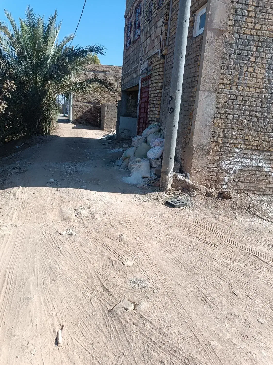 زمین شفته شده موقعیت خوب برای سرمایه گذاری|فروش زمین و ملک کلنگی|بافق, |دیوار