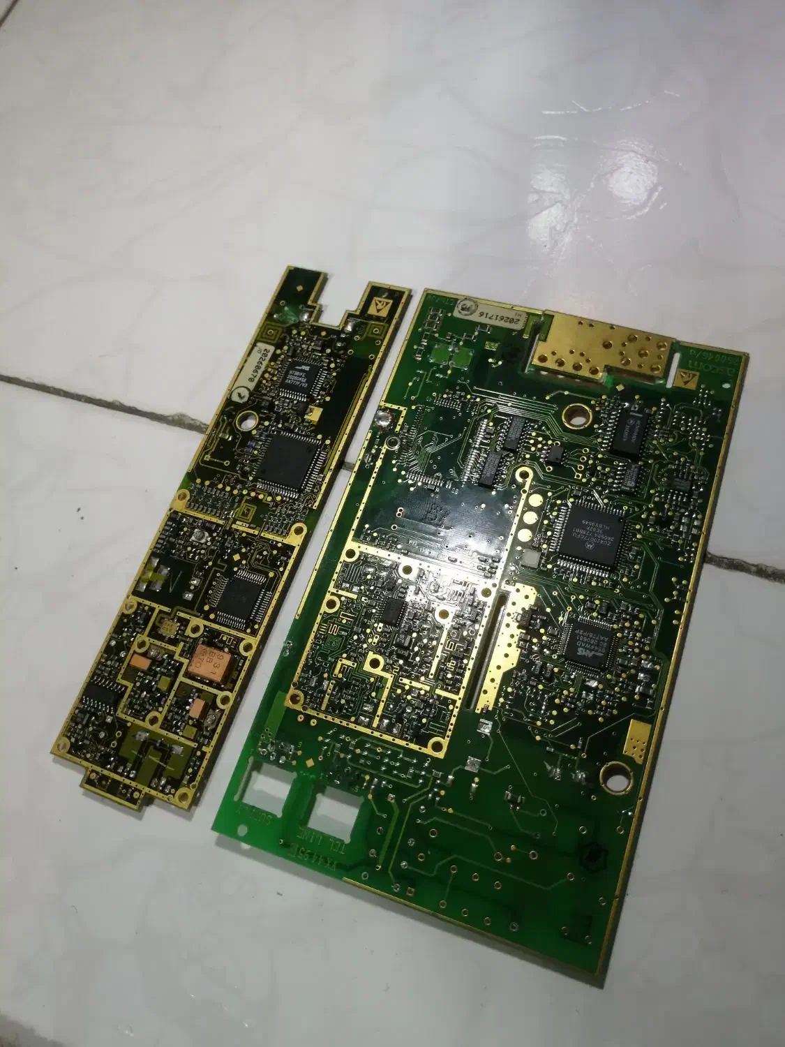 برد خط طلا|کلکسیون اشیاء عتیقه|شهریار, کهنز|دیوار